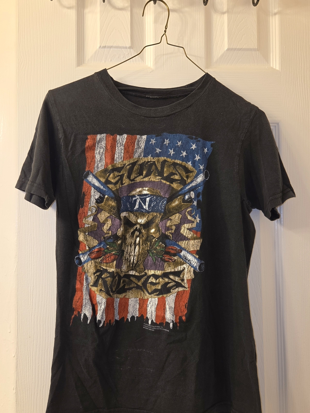 Black Graphic Skull & Flag Guns And Roses T-Shirt